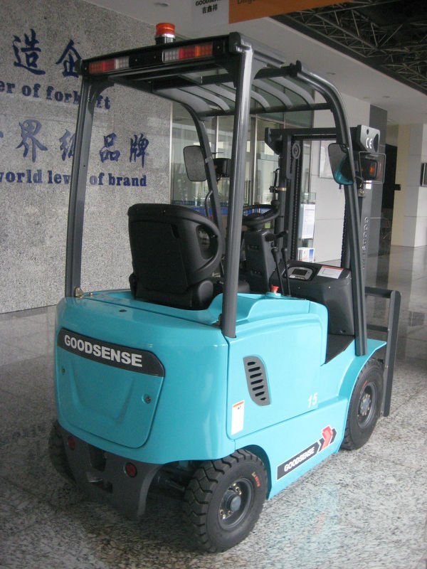 1.5T Four Wheel Electric Forklift with Curtis Controller