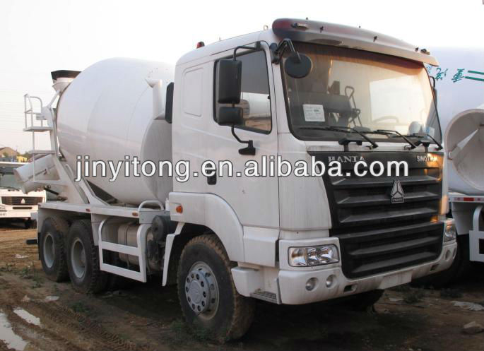 12 Cubic Meters SINOTRUK HOWO 6*4 Concrete Mixer truck