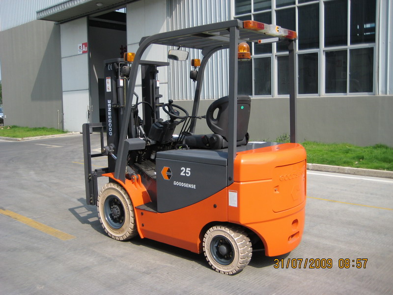 2.5T Four Wheel Electric Forklift with ZAPI Controller