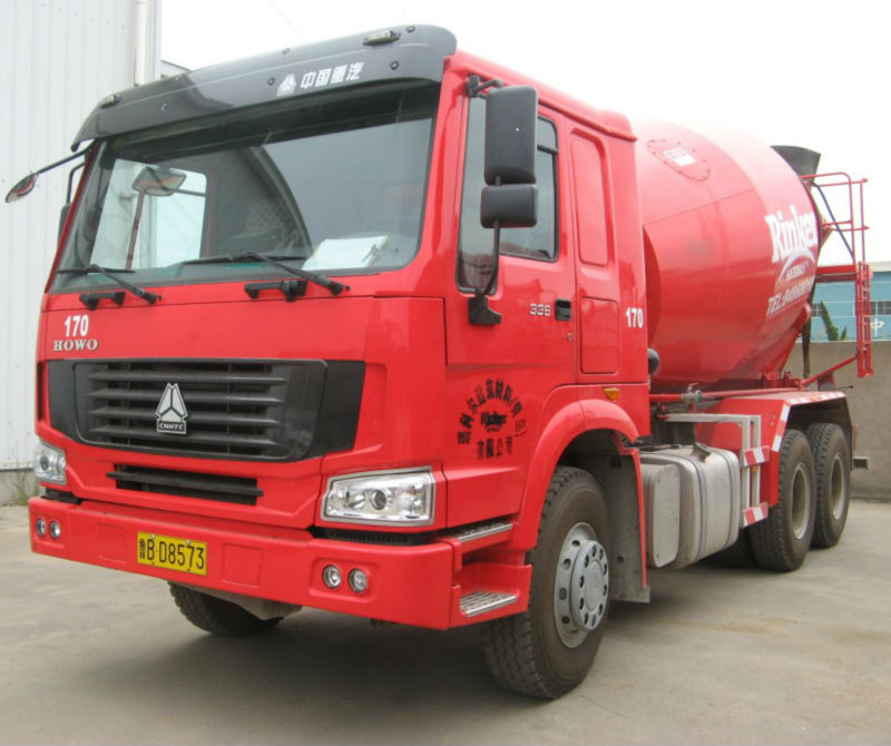 2013 cheaper sinotruck 8 cubic meters concrete mixer truck 6x4 for sale