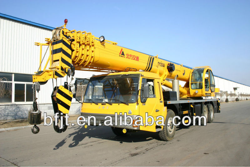 25T Mobile Truck Crane/U type Main boom Series/Sinotruck Chassis