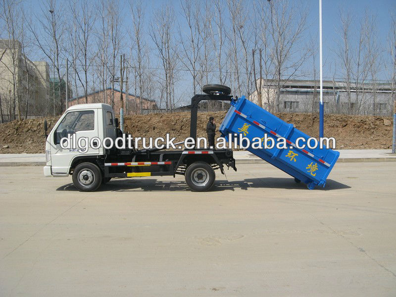 3000L-5000L Dongfeng 4x2 mini hook lift truck / rear lift truck