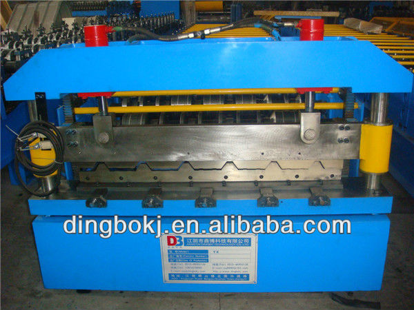 5.5KW motor power trapezoid roof roll forming machine