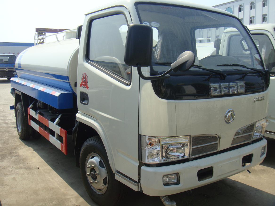 5 tons 4*2 dongfeng water truck