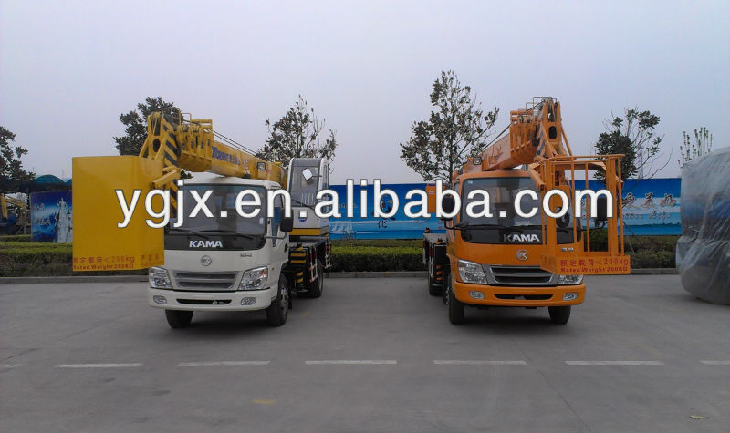 7 tons tire crane, 24m height ,hydraulicleg, 5 section arm, small size wheel crane with reasonable price