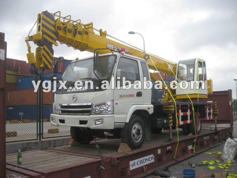 7 tons tire crane, 24m long,hydraulicleg, 5 section arm, small size Jib wheel crane with reasonable price