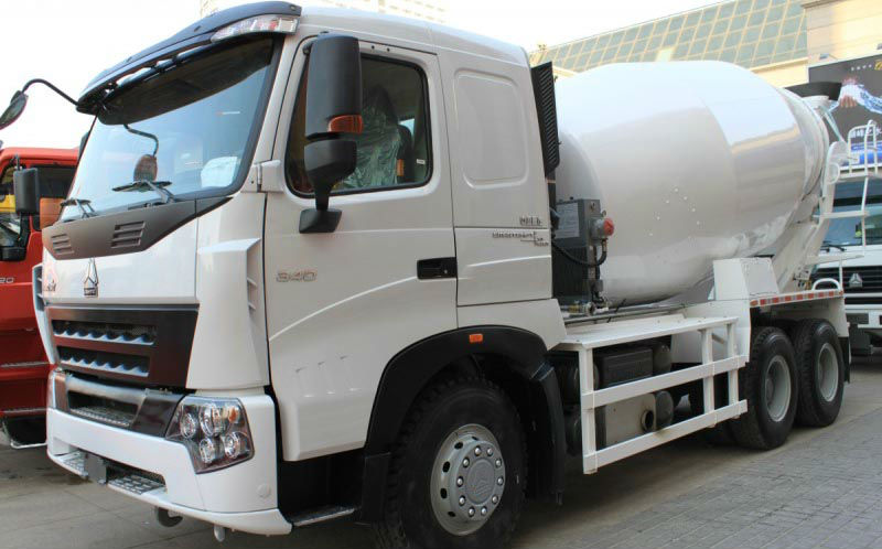 9m3 Sinotruk concrete mixer truck good mixing -- Good after-sales services