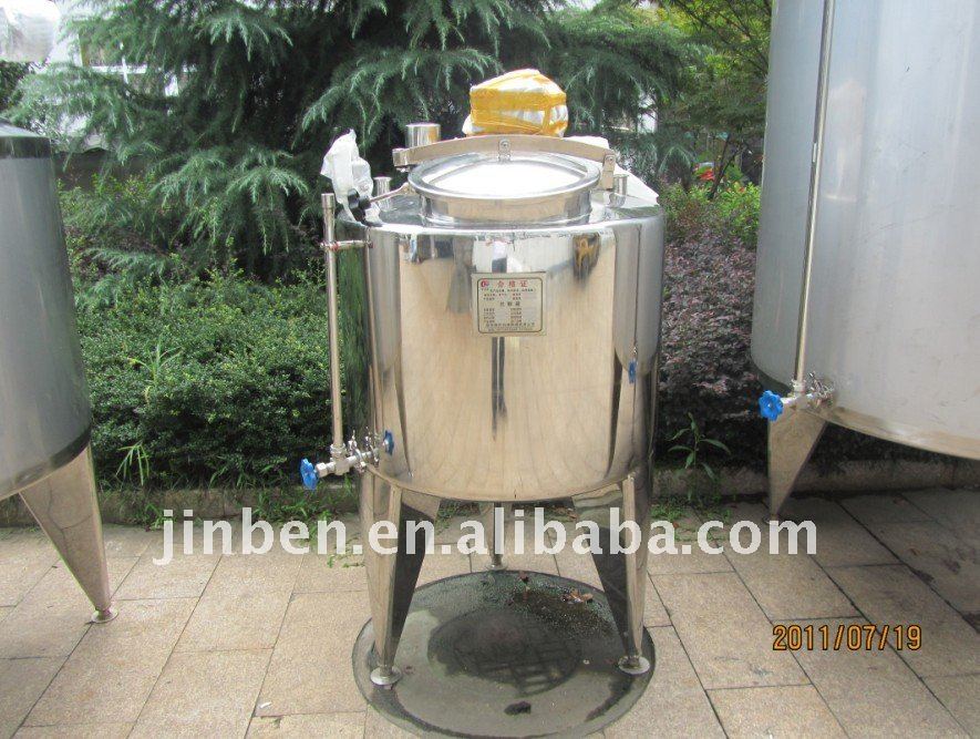 Acid storage tank