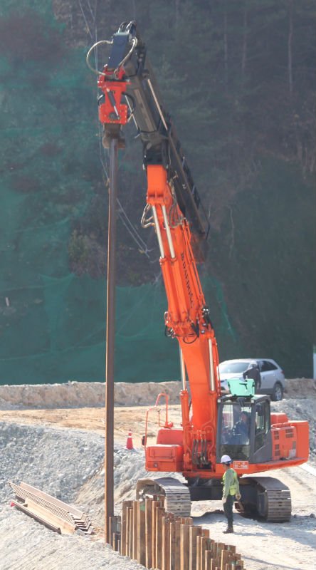 AKP Hydraulic Pile Driver, Vibratory Hammer, Sheet Pile Driver, Vibrating Pile Driver