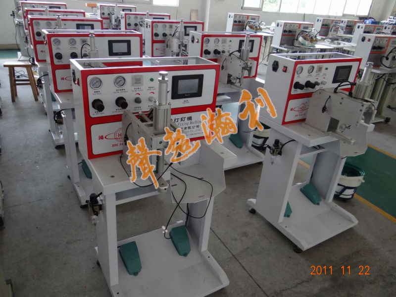 Auto nails fixing machine