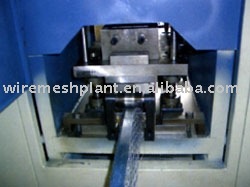 automatic angle-protecting mesh machine