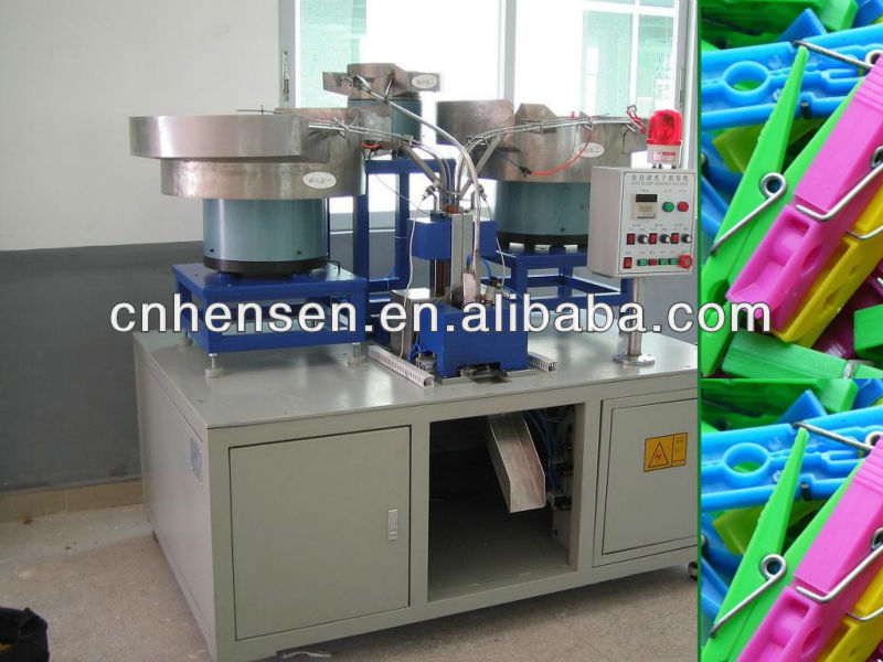 Automatic assembly machine for clothes peg