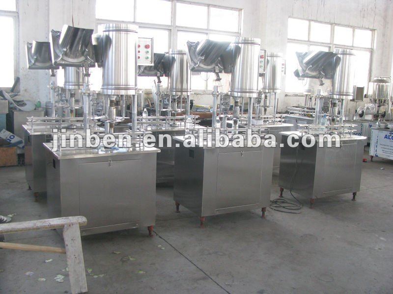 Automatic bottle capping machine