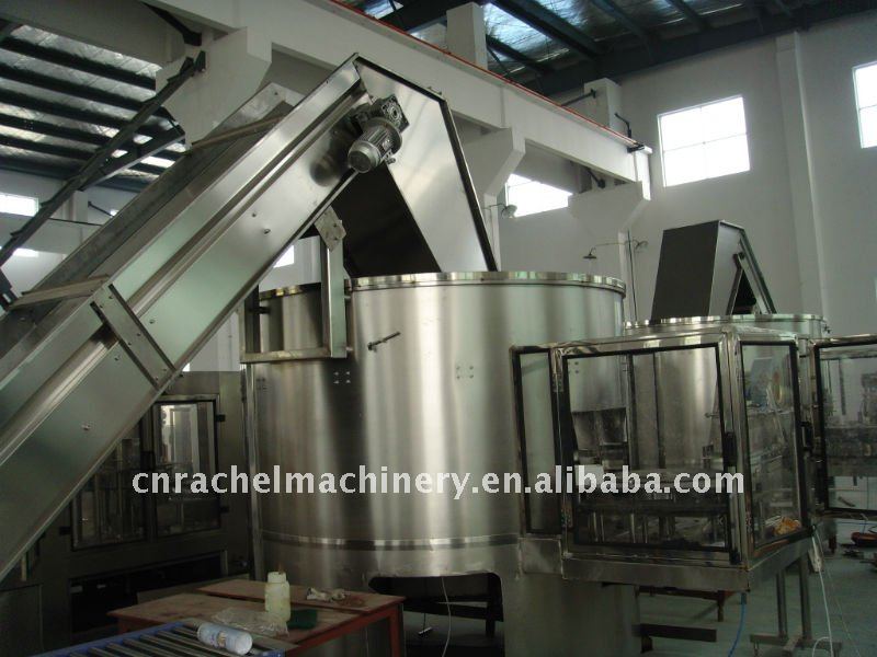 Automatic bottle distributing machine