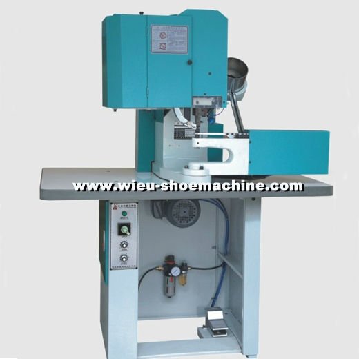 Automatic Mountaineering Button Fastening Machine