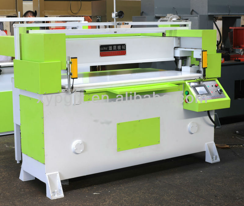 Automatic parallel-moving precision four-column hydraulic plane die cutting machine