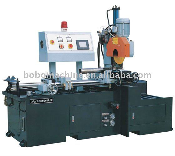 Automatic pipe cutting machine