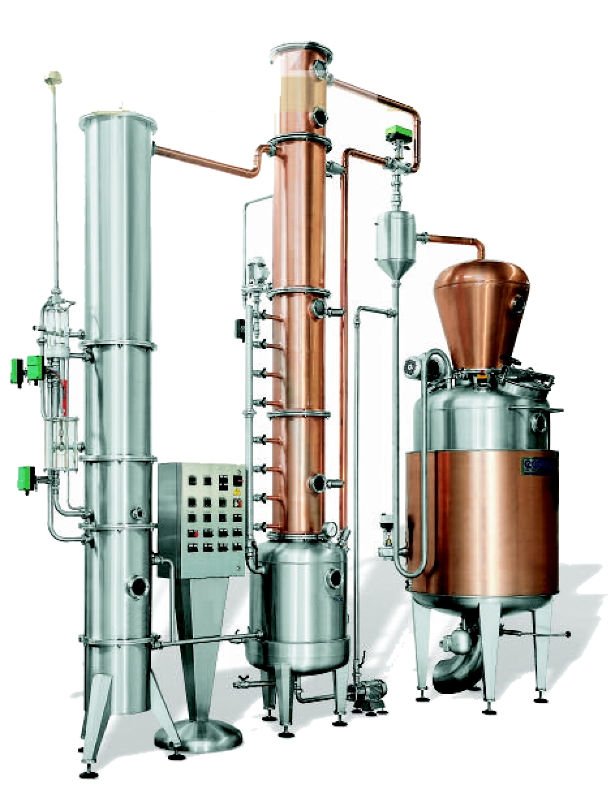 Batch alcohol distiller for fermented fruit