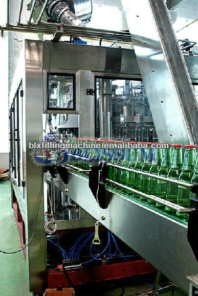 Beer bottle capping machine for metal caps