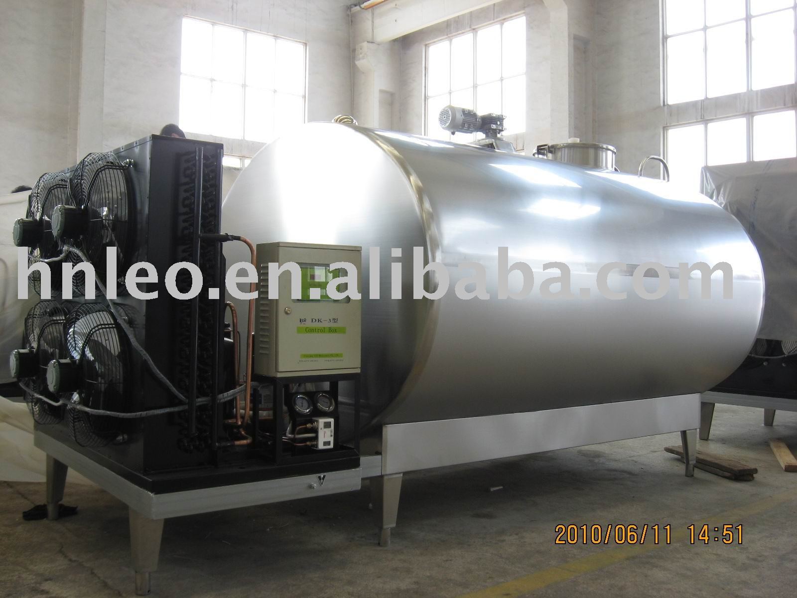 Bulk milk tank