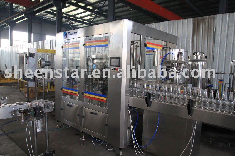 Carbonated Beverage Bottling Machine