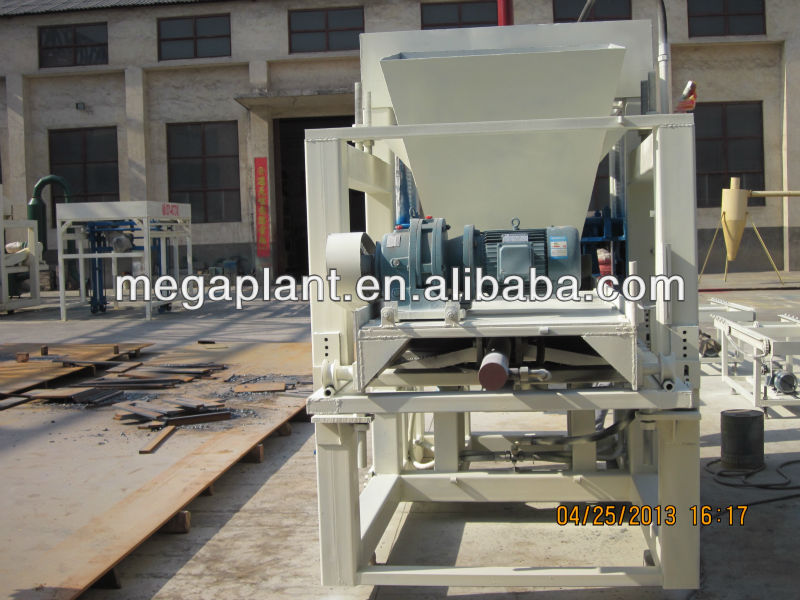 Cement brick making machine