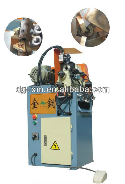 Chamfering machine for metal round pipes or bars