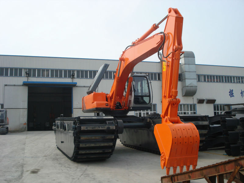 china best amphibious excavator / floating excavator/ marshland excavator with long boom and flexible undercarriage