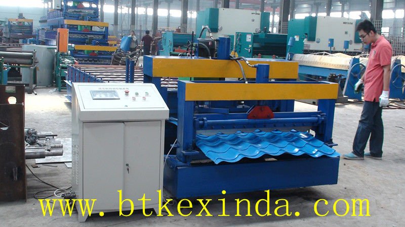 China Manufacturer Galvanized Steel Glazed Tile Roofing Cold Roll Forming Machine aluminium roof sheet roll former