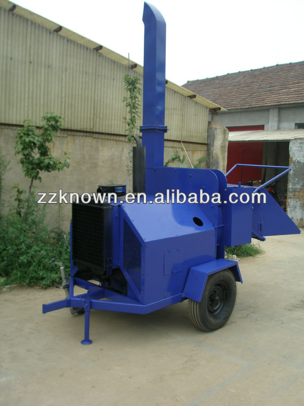 Chip size adjustable wood chipper machine with towable