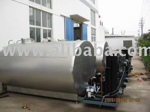 Closed milk cooling tank