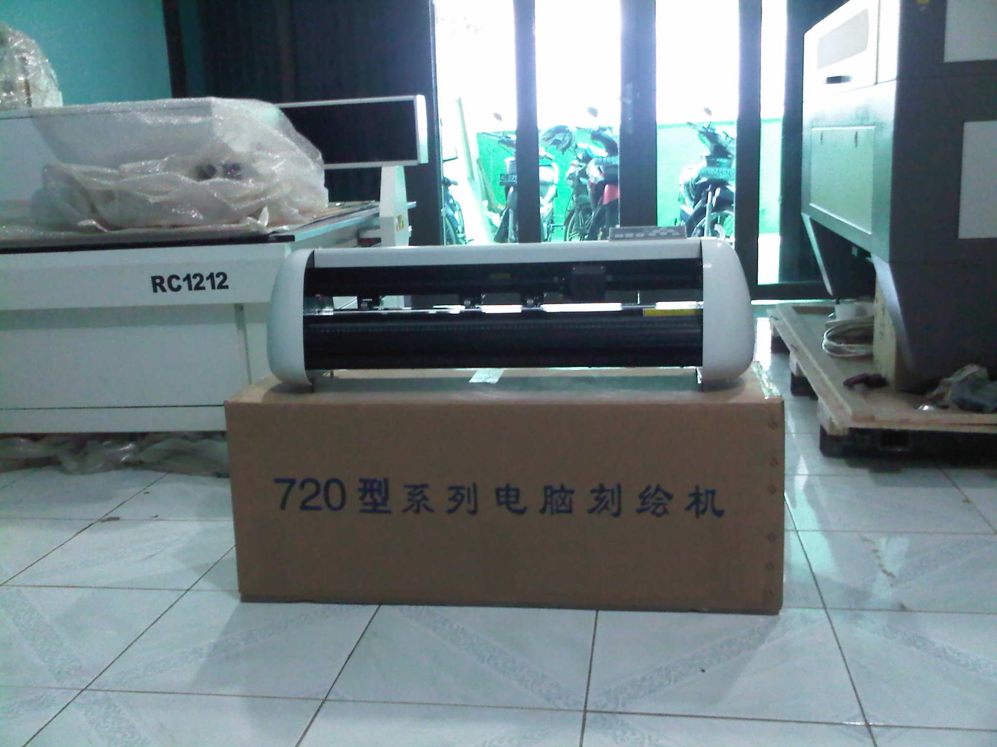 CNC Router, Laser and cutting plotter machine