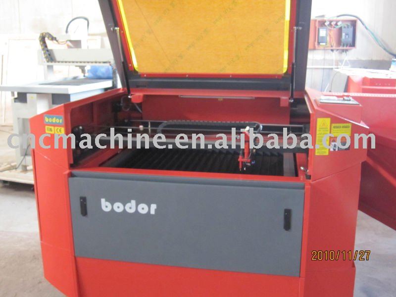 CO2 laser cutting machine