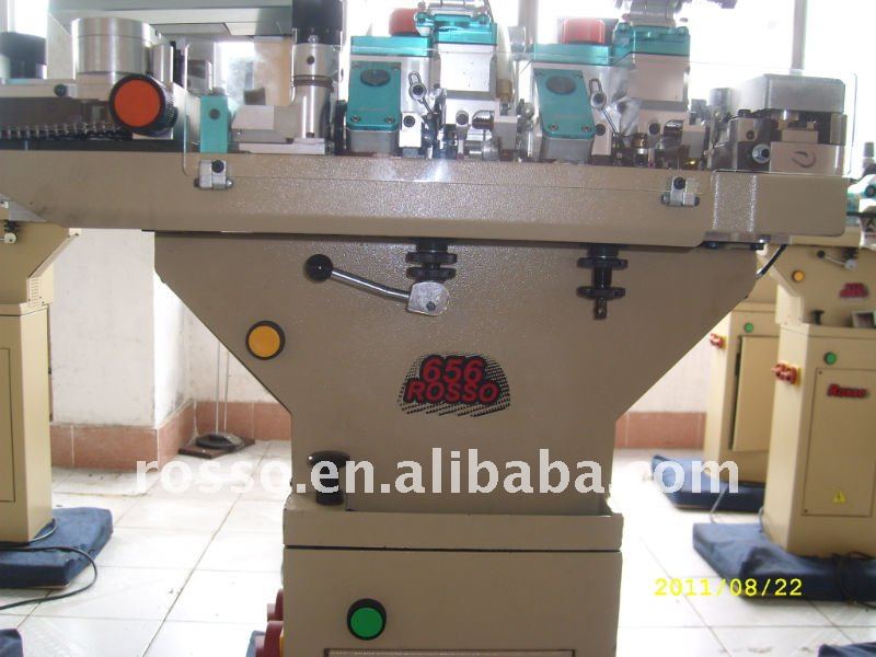 Collar knitting machine