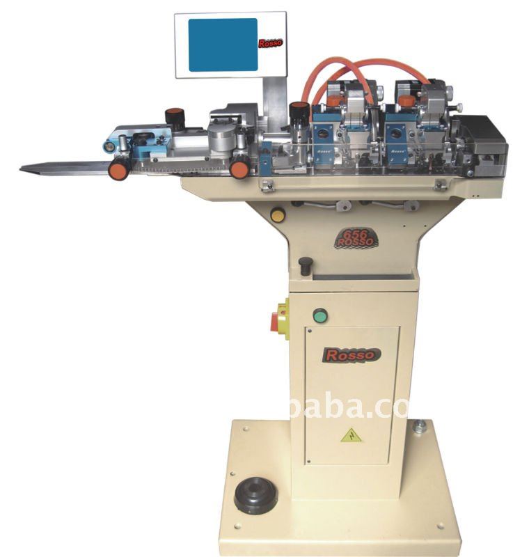 Collar knitting machine