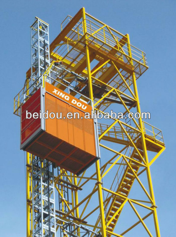 Construction building hoist