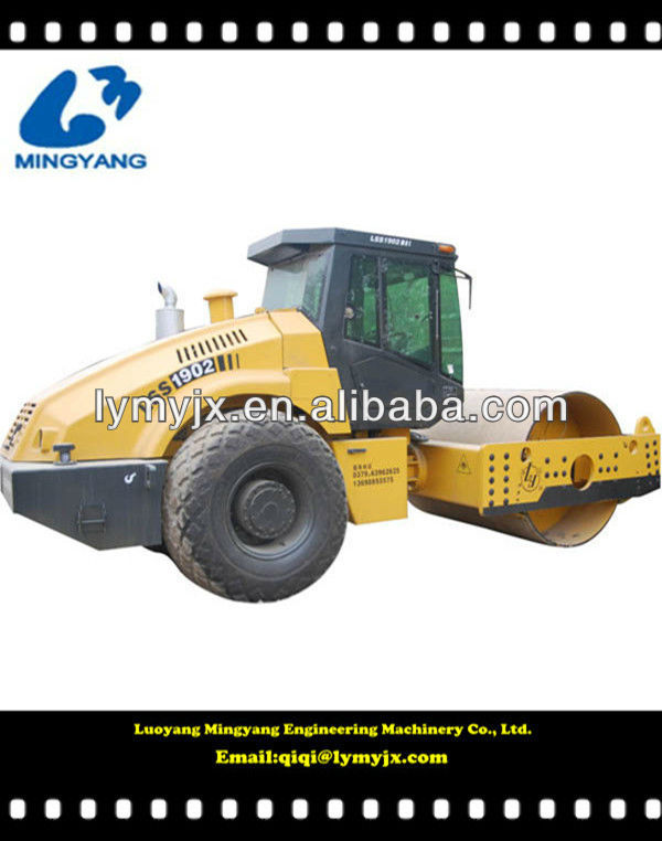 construction machinery manufacturer of mechnical drive Penumatic tires road compactor LSS1902