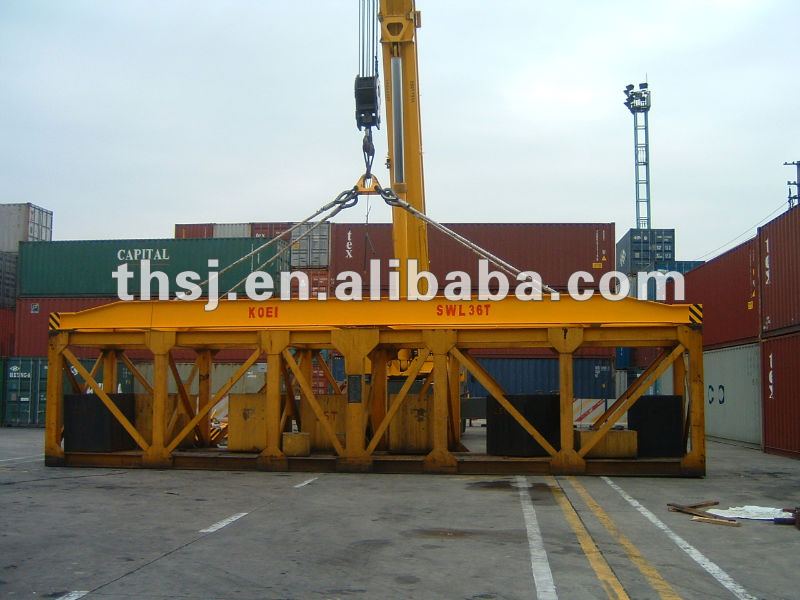 Container spreader