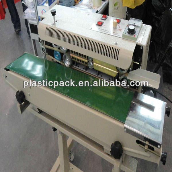 Continuous bag sealing machine