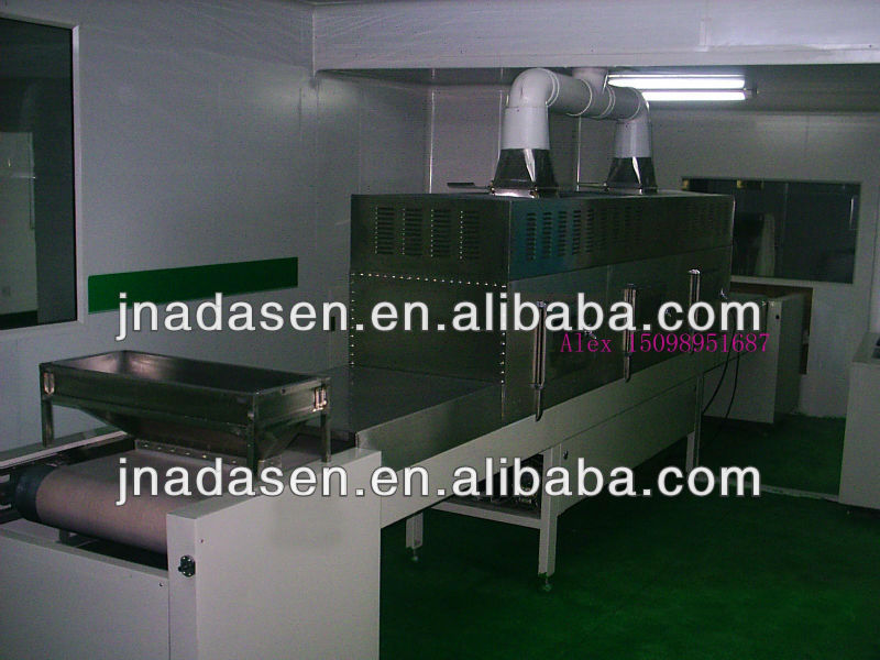 Continuous conveyor type microwave black pepper sterilizing machine