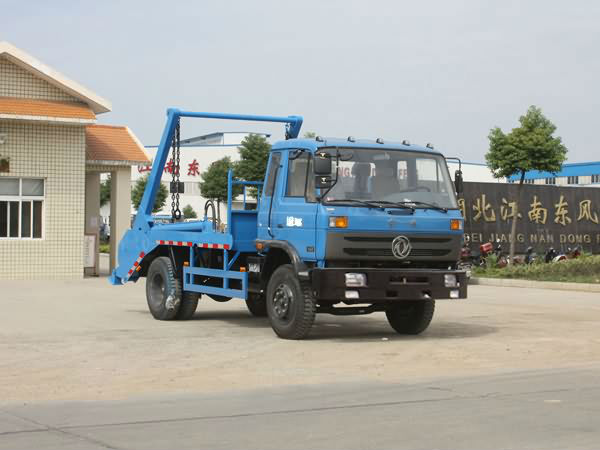 Dongfeng 4*2 8CBM swing arm garbage truck