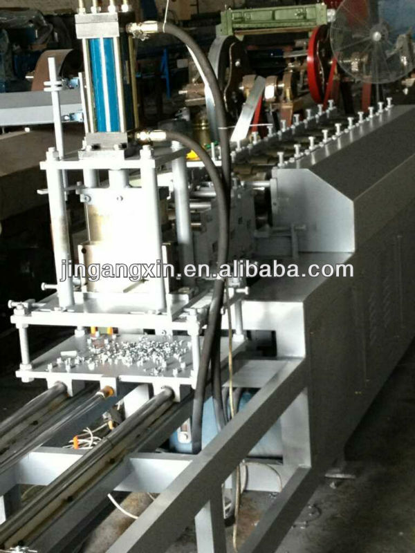 Door plate roll forming machine