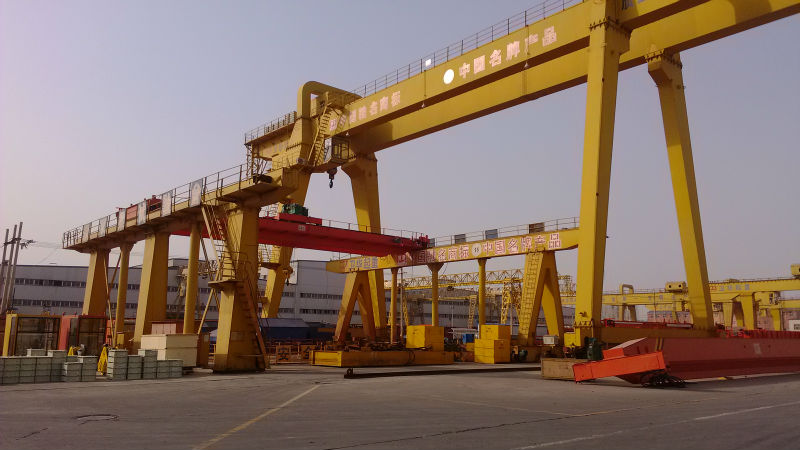 Double and single-girder gantry crane for glass ifting equipment