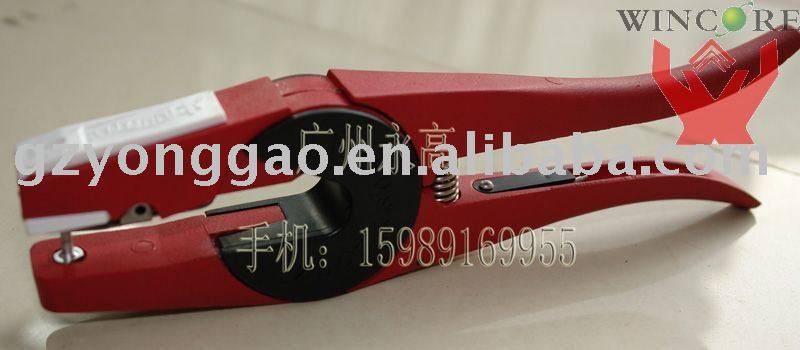 ear tag plier