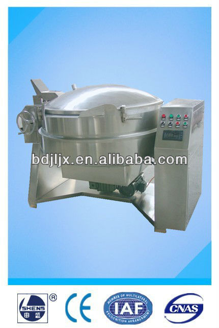 Electric cooking kettle with agitator