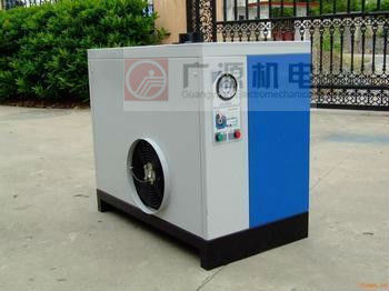 Electrical compressing type air dryer