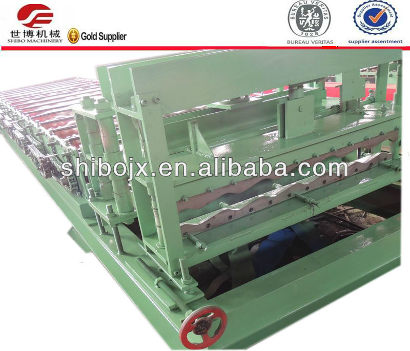 Export 1100 Type Retro Arc steel roofing plates forming machine Made in China