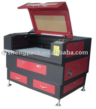 Fabric/Cloth Laser Cutting Machine (QS1121)