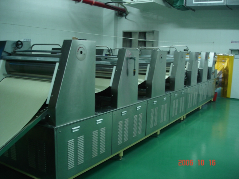 Fall-box shaping machine for instant noodle production line