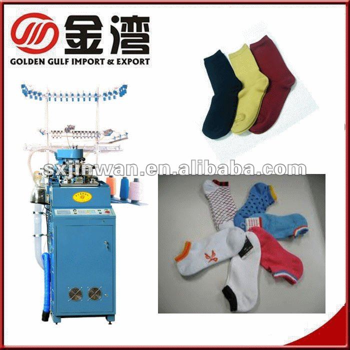 Fully computerized sock knitting machine